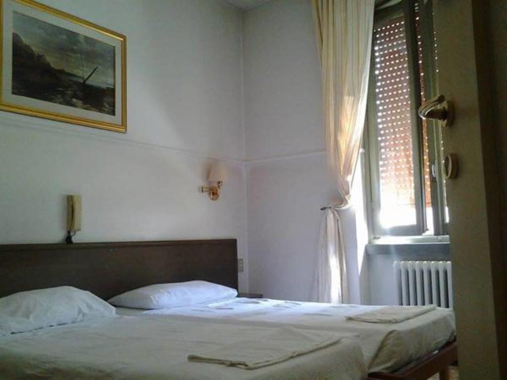 Hotel Parini Cesano Boscone Esterno foto